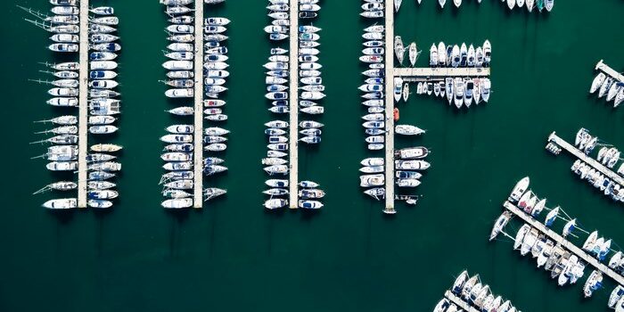 5396875-boat-yacht-water-ocean-sea-pier-dock-harbour-ship-port-above-drone-draufsicht-green-lake-summer-harbor-aerial-png-images