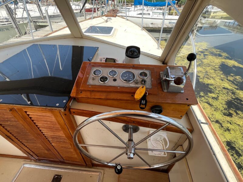 1981 Dyer Dyer 29 Flush Deck/Bass Boat