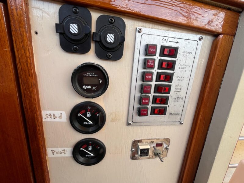 1981 Dyer Dyer 29 Flush Deck/Bass Boat