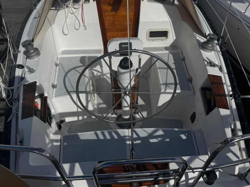 1984 Hunter 37