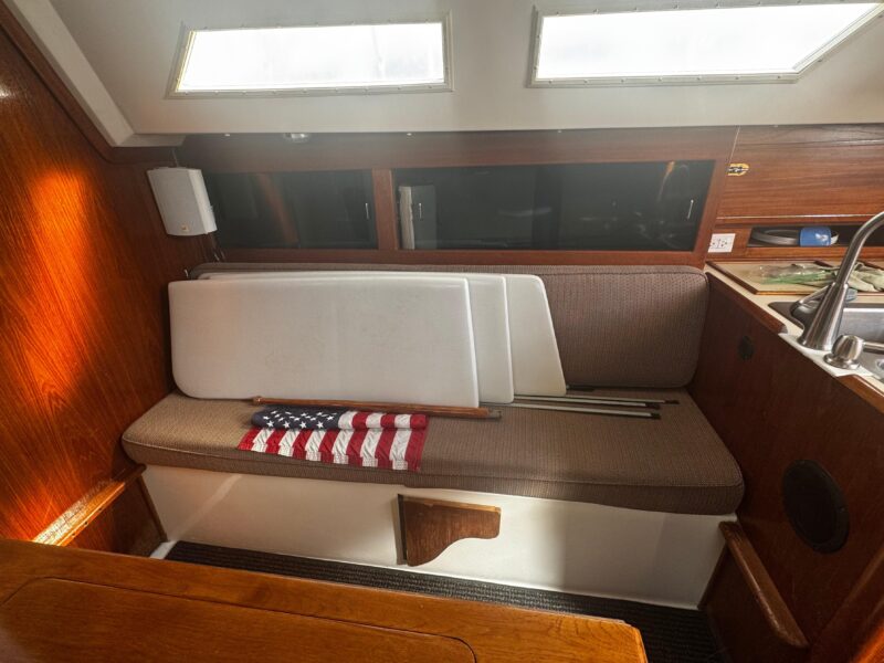 1984 Hunter 37