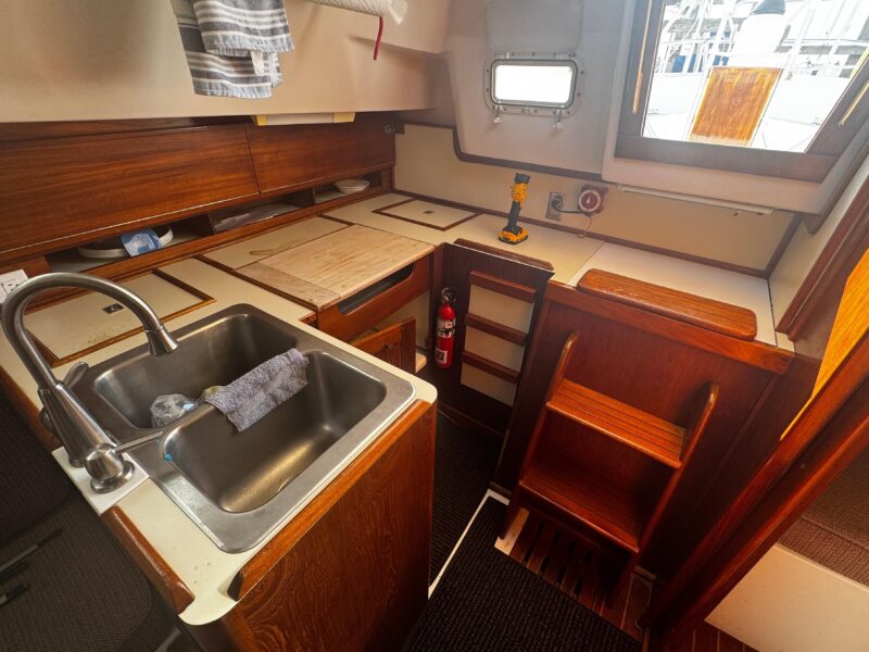 1984 Hunter 37