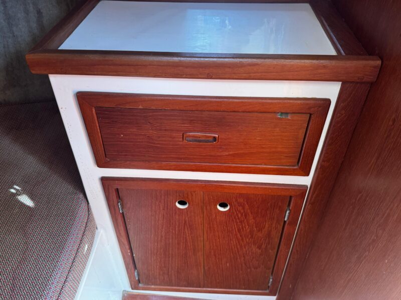1984 Hunter 37