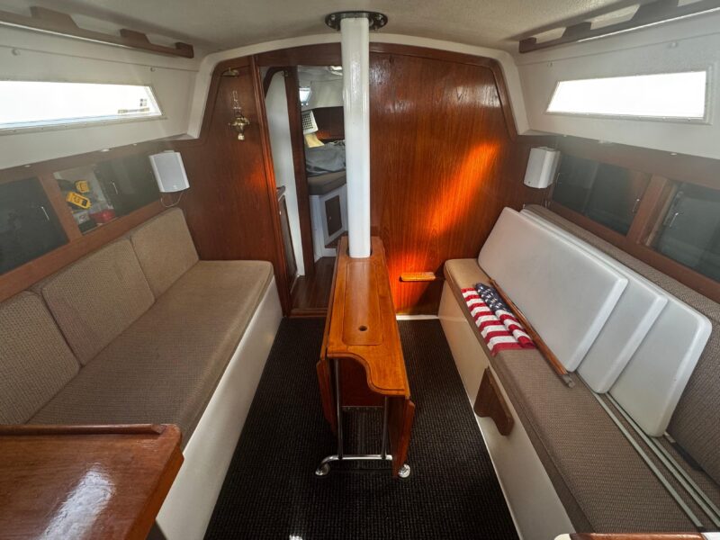 1984 Hunter 37