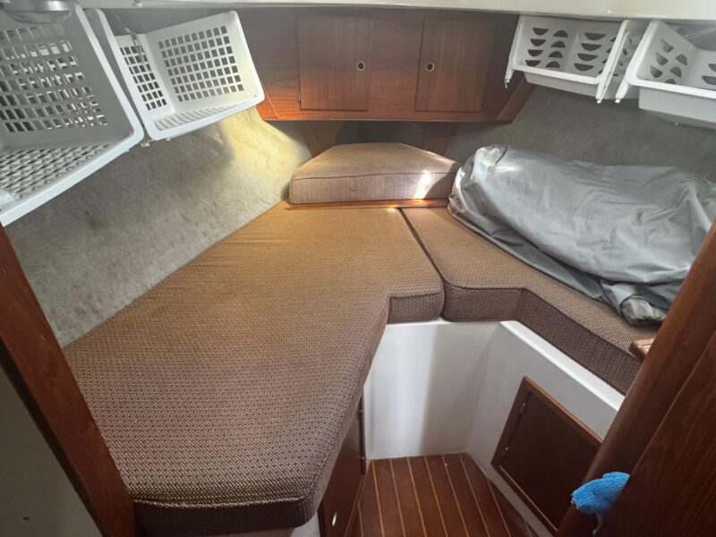 1984 Hunter 37