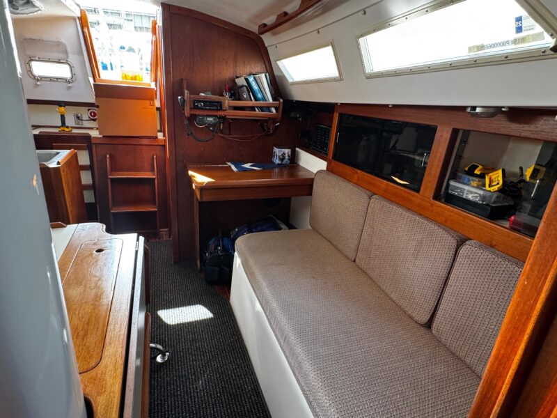 1984 Hunter 37