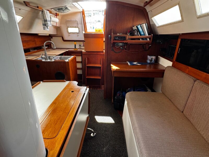 1984 Hunter 37