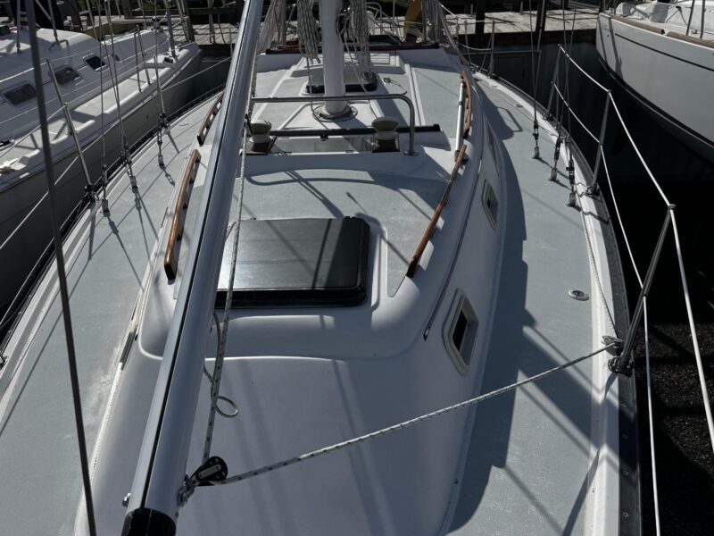 1984 Hunter 37