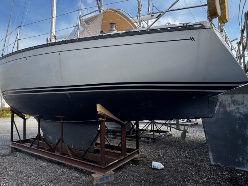 1984 Hunter 37