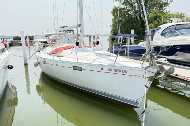 1988 Beneteau Oceanis 390 sailboat docked in a marina, surrounded by other boats.