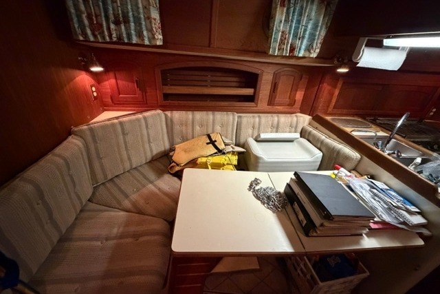 1988 Pacific Seacraft Crealock 37