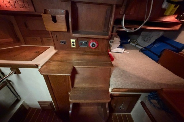 1988 Pacific Seacraft Crealock 37