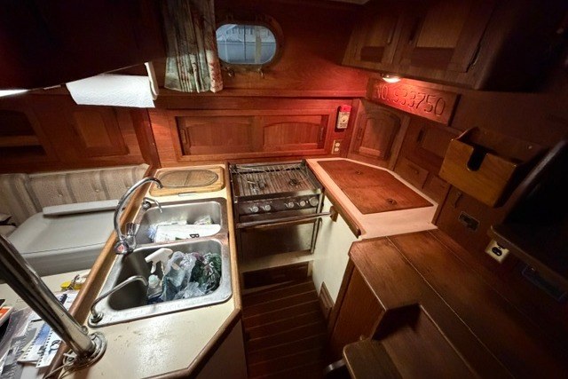 1988 Pacific Seacraft Crealock 37