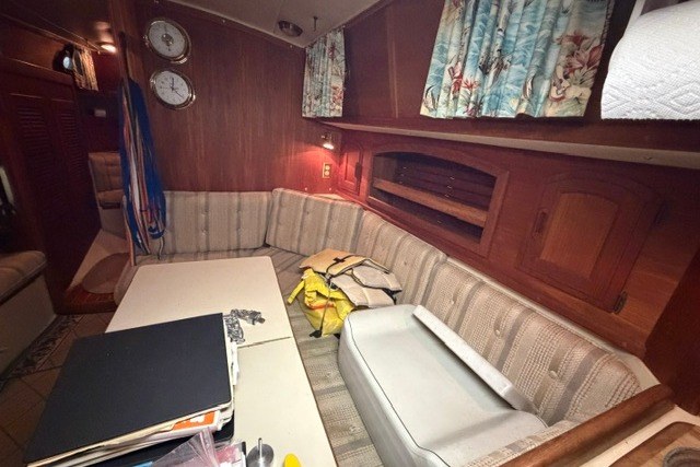 1988 Pacific Seacraft Crealock 37