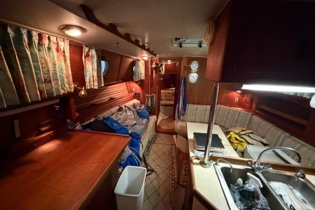 1988 Pacific Seacraft Crealock 37