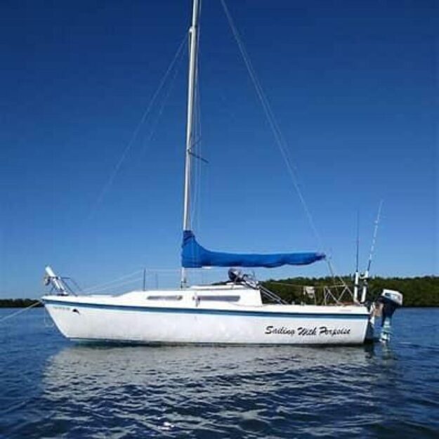 Sailboat Catalina Capri 26 Wing Keel 1990 on calm water under clear blue sky.