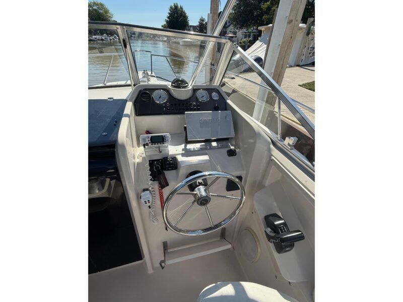 1993 Aquasport 225 Explorer