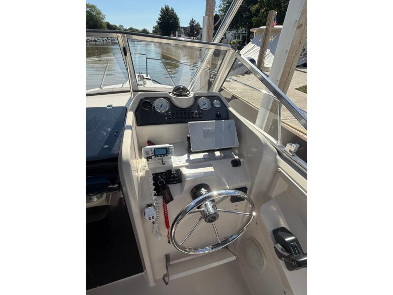 1993 Aquasport 225 Explorer