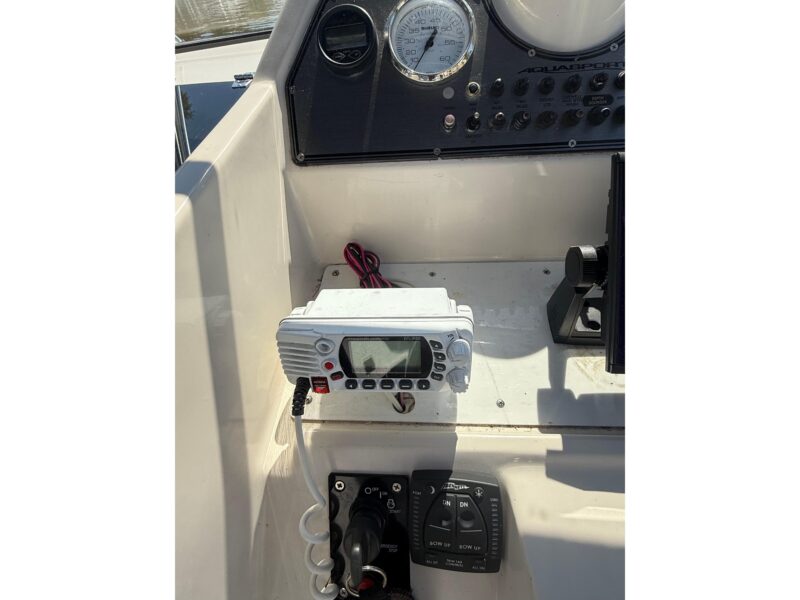 1993 Aquasport 225 Explorer
