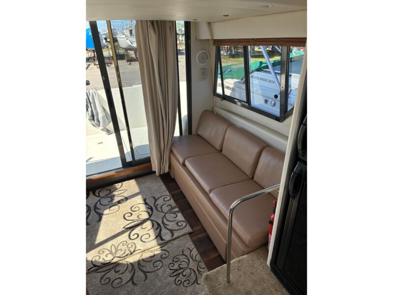 1995 Carver 370 Voyager