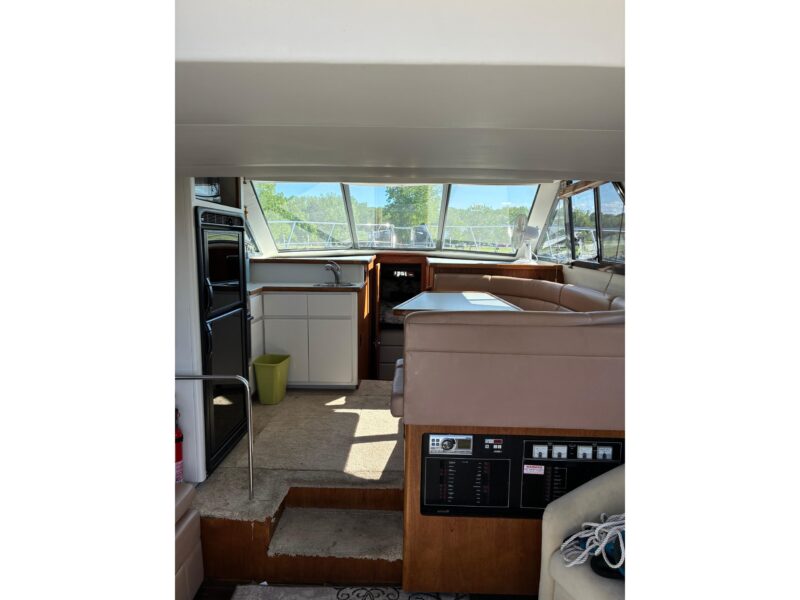1995 Carver 370 Voyager