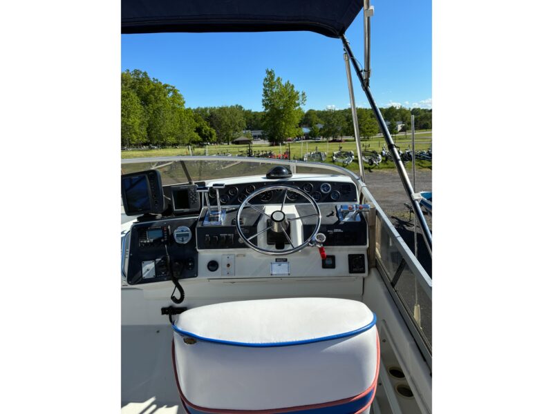 1995 Carver 370 Voyager