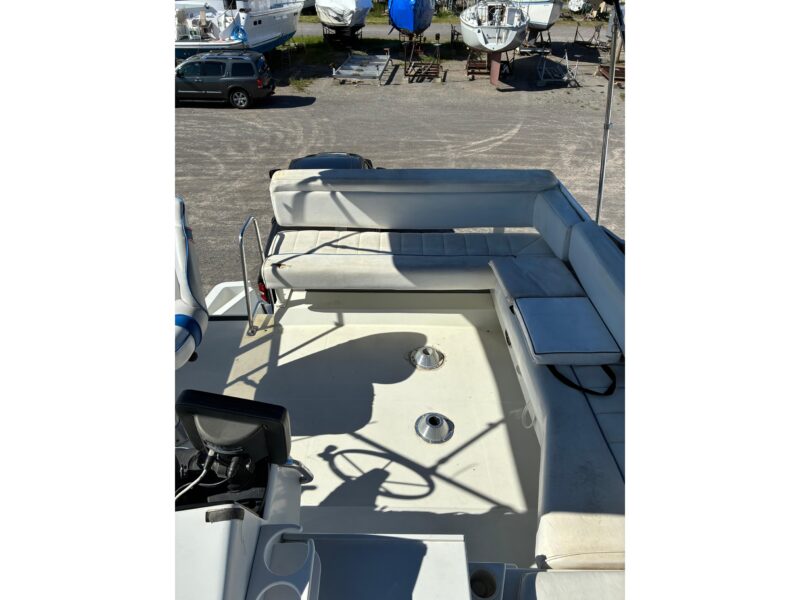 1995 Carver 370 Voyager