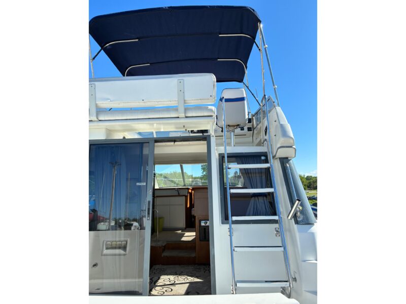 1995 Carver 370 Voyager