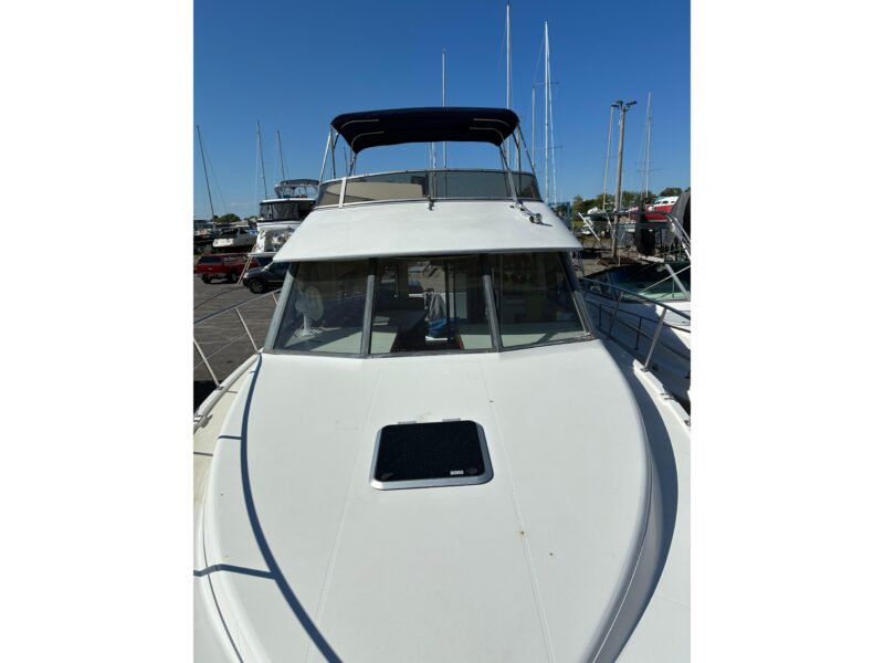 1995 Carver 370 Voyager