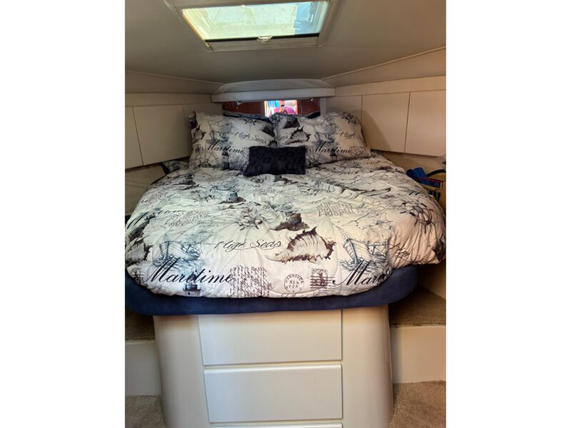 1995 Carver 370 Voyager