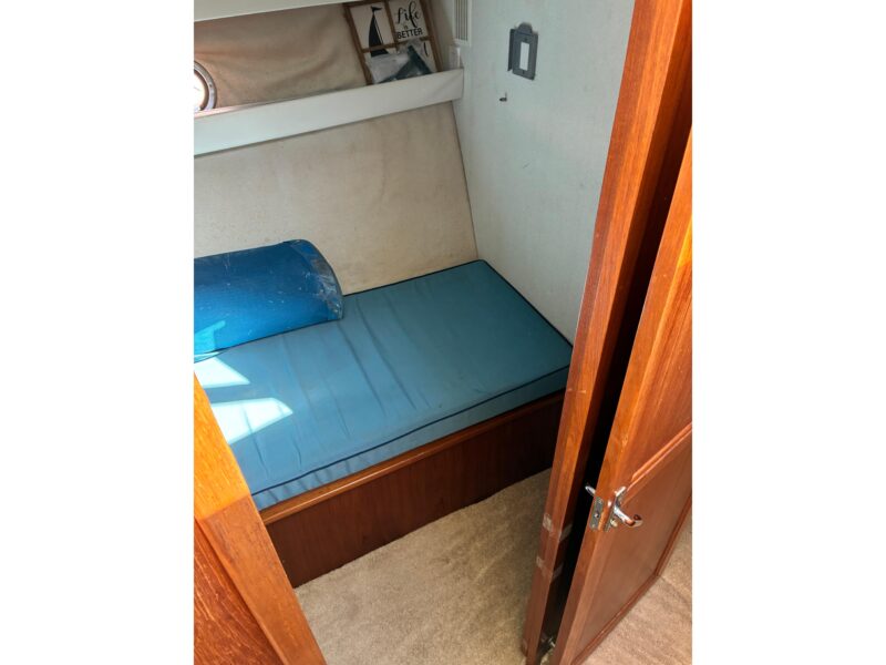 1995 Carver 370 Voyager