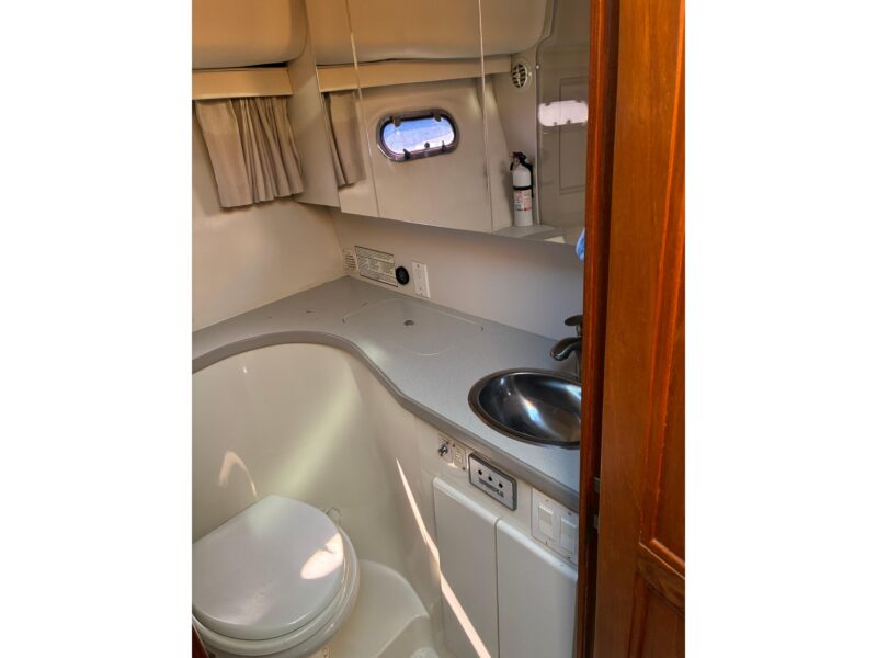1995 Carver 370 Voyager
