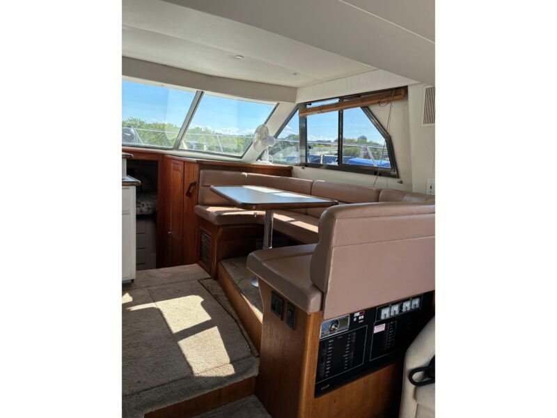 1995 Carver 370 Voyager