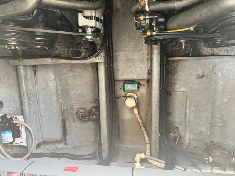 1995 Sea Ray 370 Express Cruiser