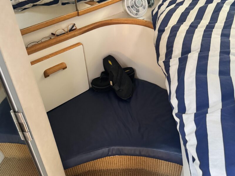1995 Sea Ray 370 Express Cruiser
