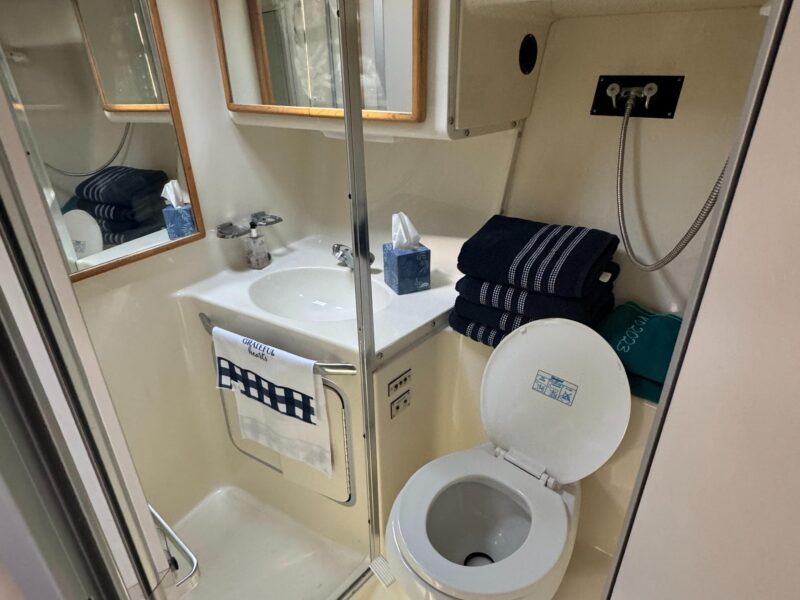 1995 Sea Ray 370 Express Cruiser