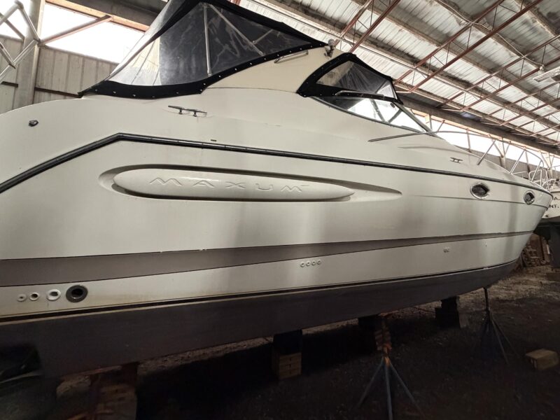2001 Maxum 3300 SCR