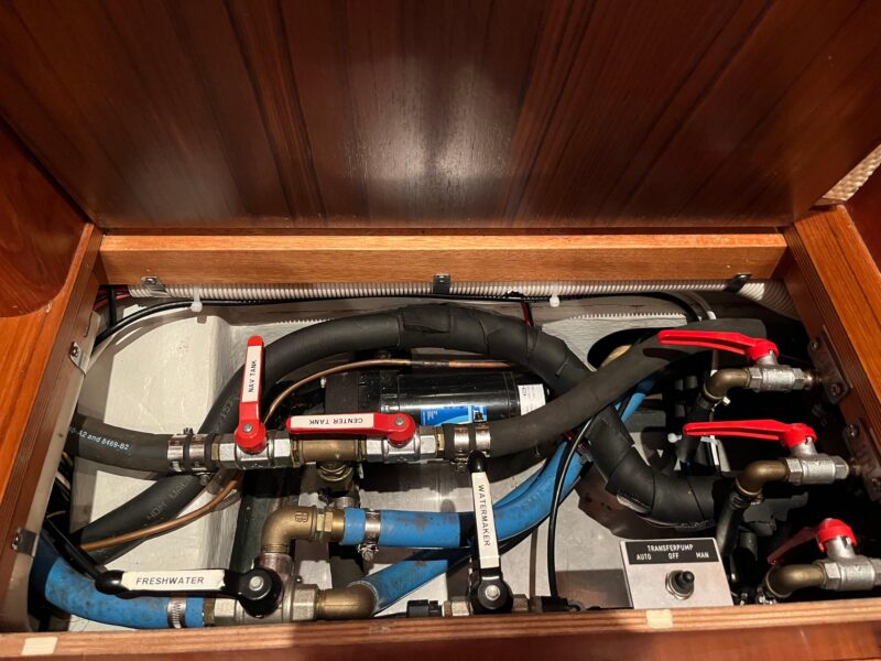 2003 Fantasi 44 Pilot House