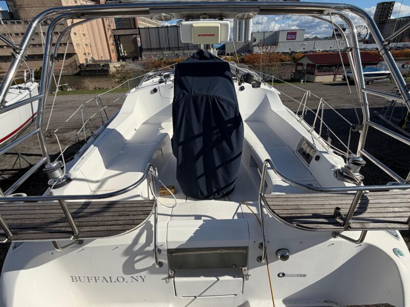 2003 Hunter 44 Deck Salon