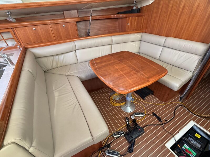 2003 Hunter 44 Deck Salon