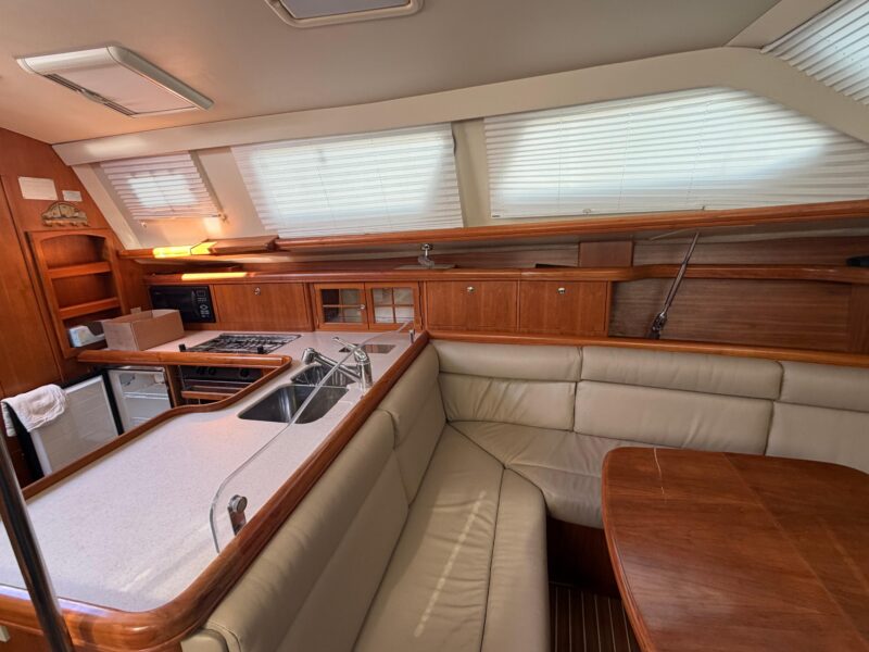 2003 Hunter 44 Deck Salon