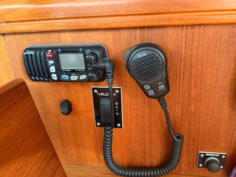 2003 Hunter 44 Deck Salon
