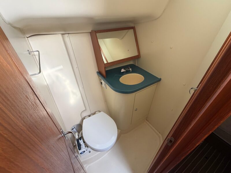 2003 Hunter 44 Deck Salon