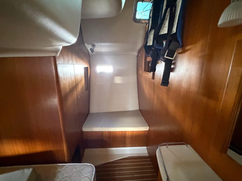 2003 Hunter 44 Deck Salon