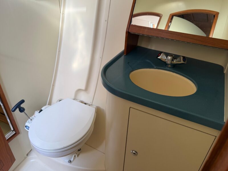 2003 Hunter 44 Deck Salon