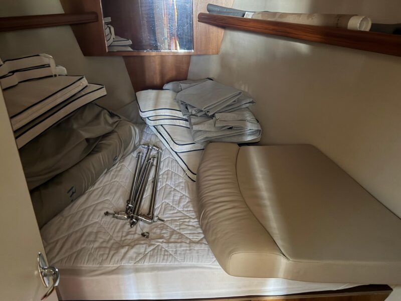 2003 Hunter 44 Deck Salon