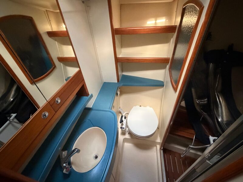 2003 Hunter 44 Deck Salon