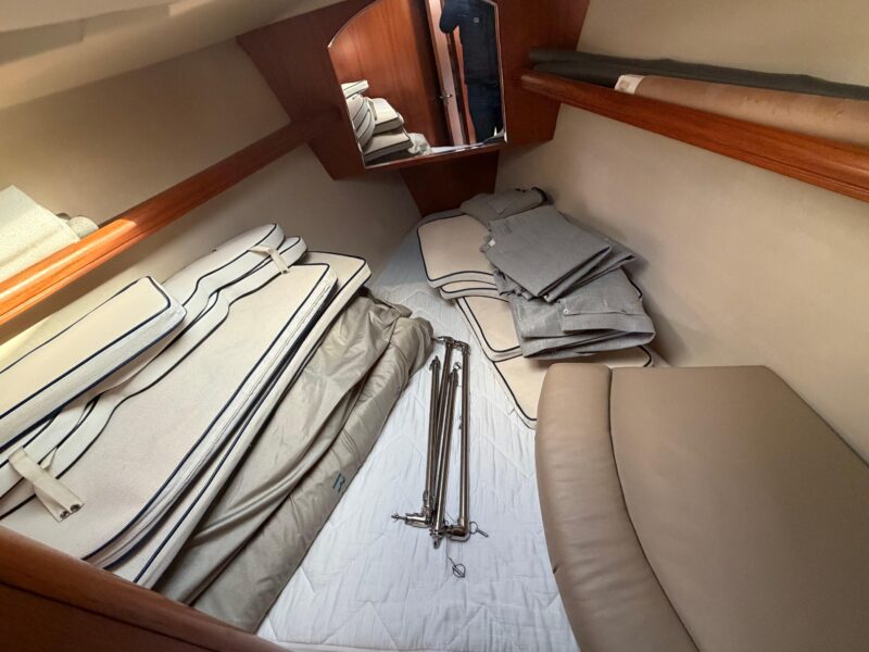 2003 Hunter 44 Deck Salon