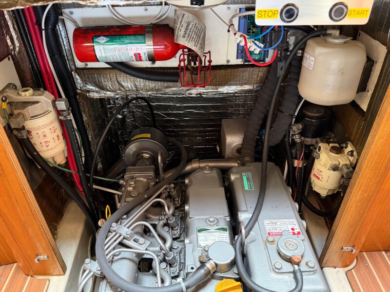 2003 Hunter 44 Deck Salon