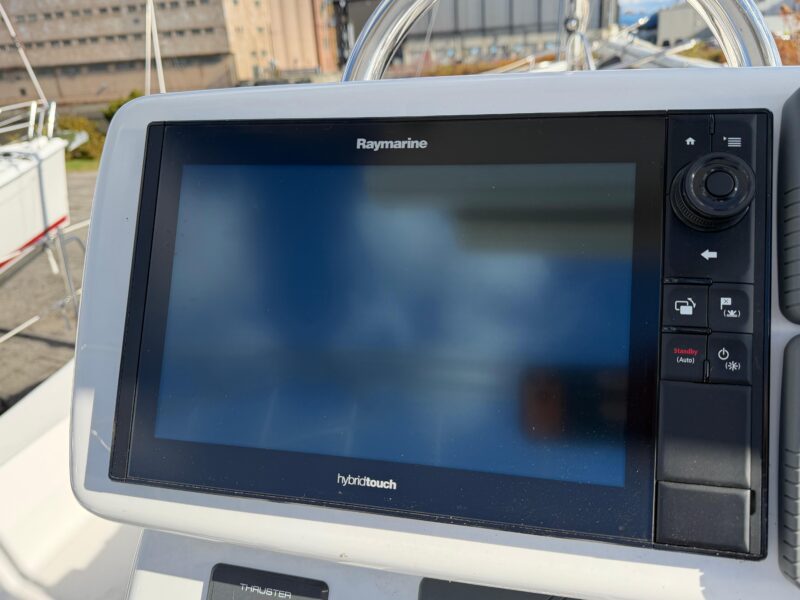 2003 Hunter 44 Deck Salon